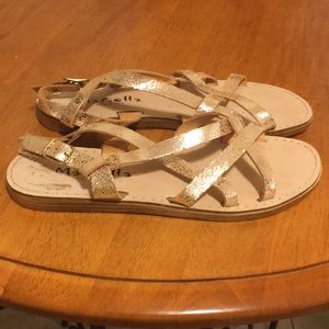 Cute Gold & Wood Flat Sandal…
